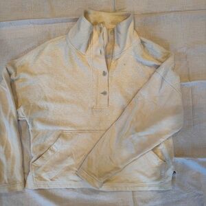 REI Cream Sweatshirt Size Small